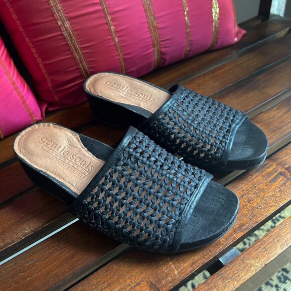 GENTLE SOULS by Kenneth Cole Womens Gisele Slide - size 7M - Picture 2 of 6